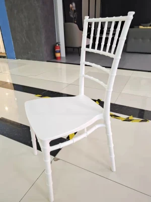 Cadeira de jantar empilhável de plástico branco moderna para casa, hotel, restaurante, bar, escritório